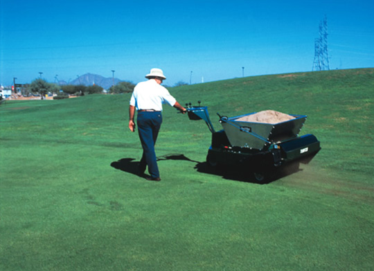 turfco-mete-r-matic-topdresser-f15b-for-sports-field-in-india